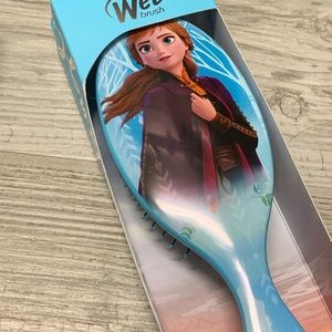 New Disney Frozen 2 - Anna Hair Brush detangler wet